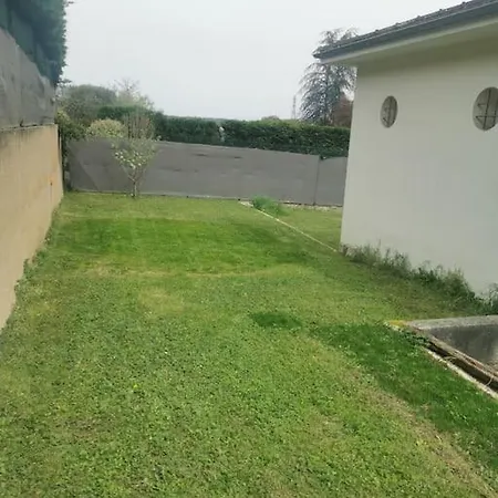 Holiday home Maison Lumineuse & Chaleureuse Saint-Romain-au-Mont-D'or